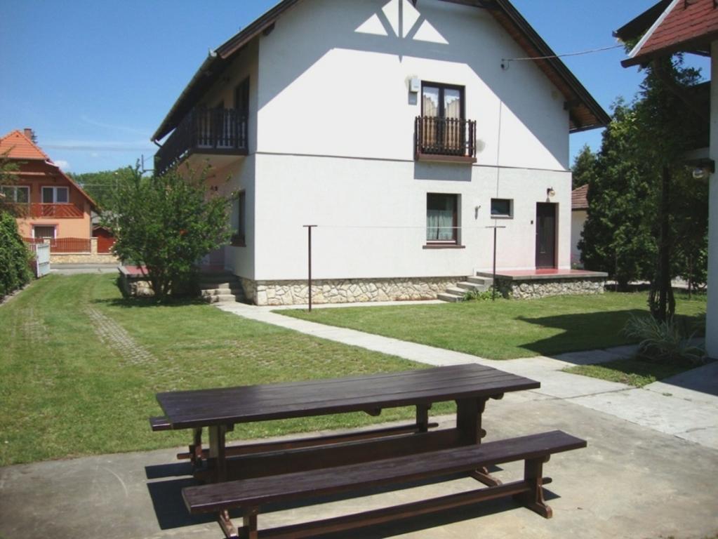 Appartement Gyöngyvirág Vendégház à Balatonboglár Chambre photo