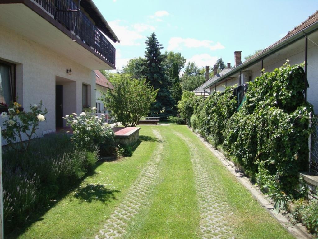 Appartement Gyöngyvirág Vendégház à Balatonboglár Extérieur photo