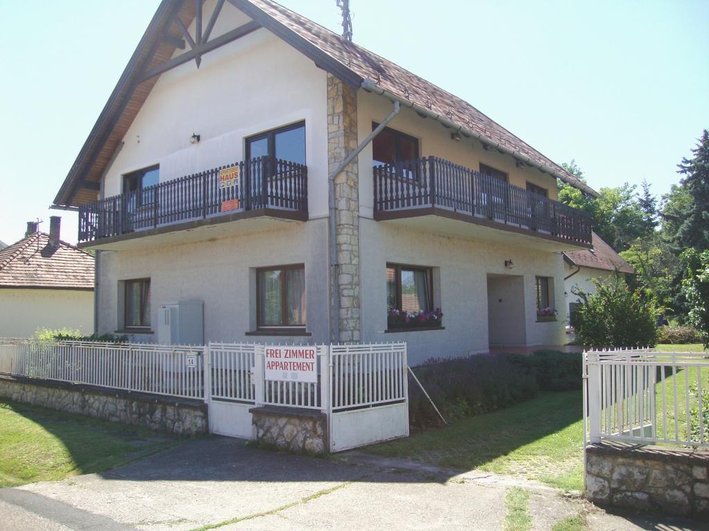 Appartement Gyöngyvirág Vendégház à Balatonboglár Extérieur photo