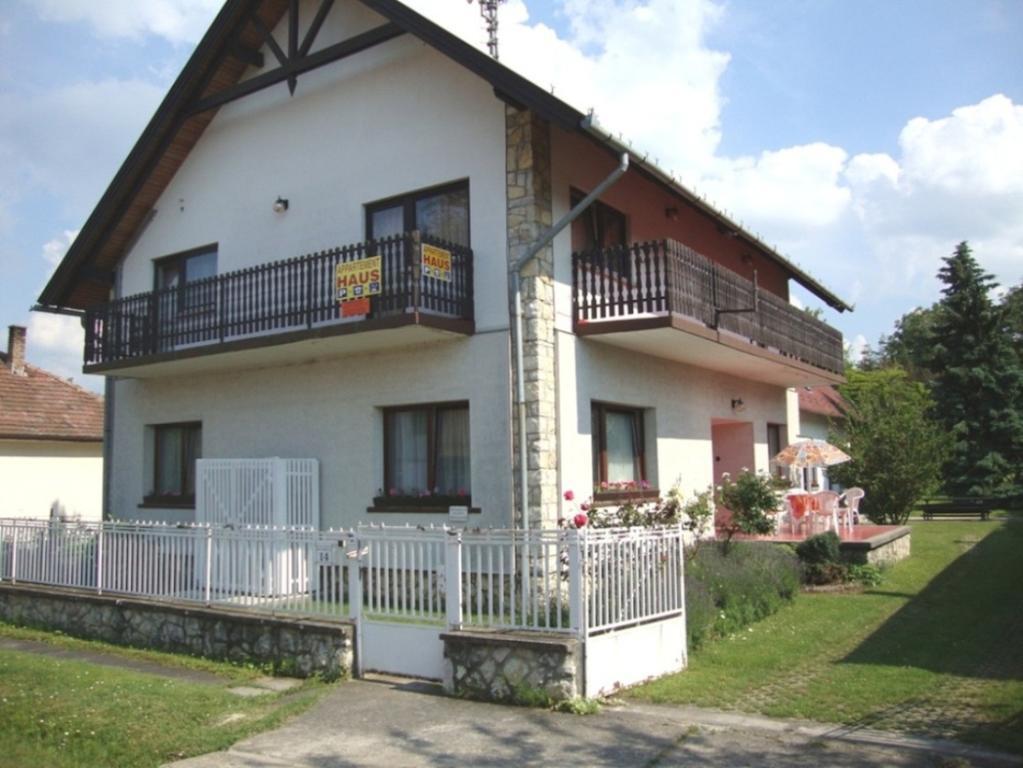Appartement Gyöngyvirág Vendégház à Balatonboglár Chambre photo