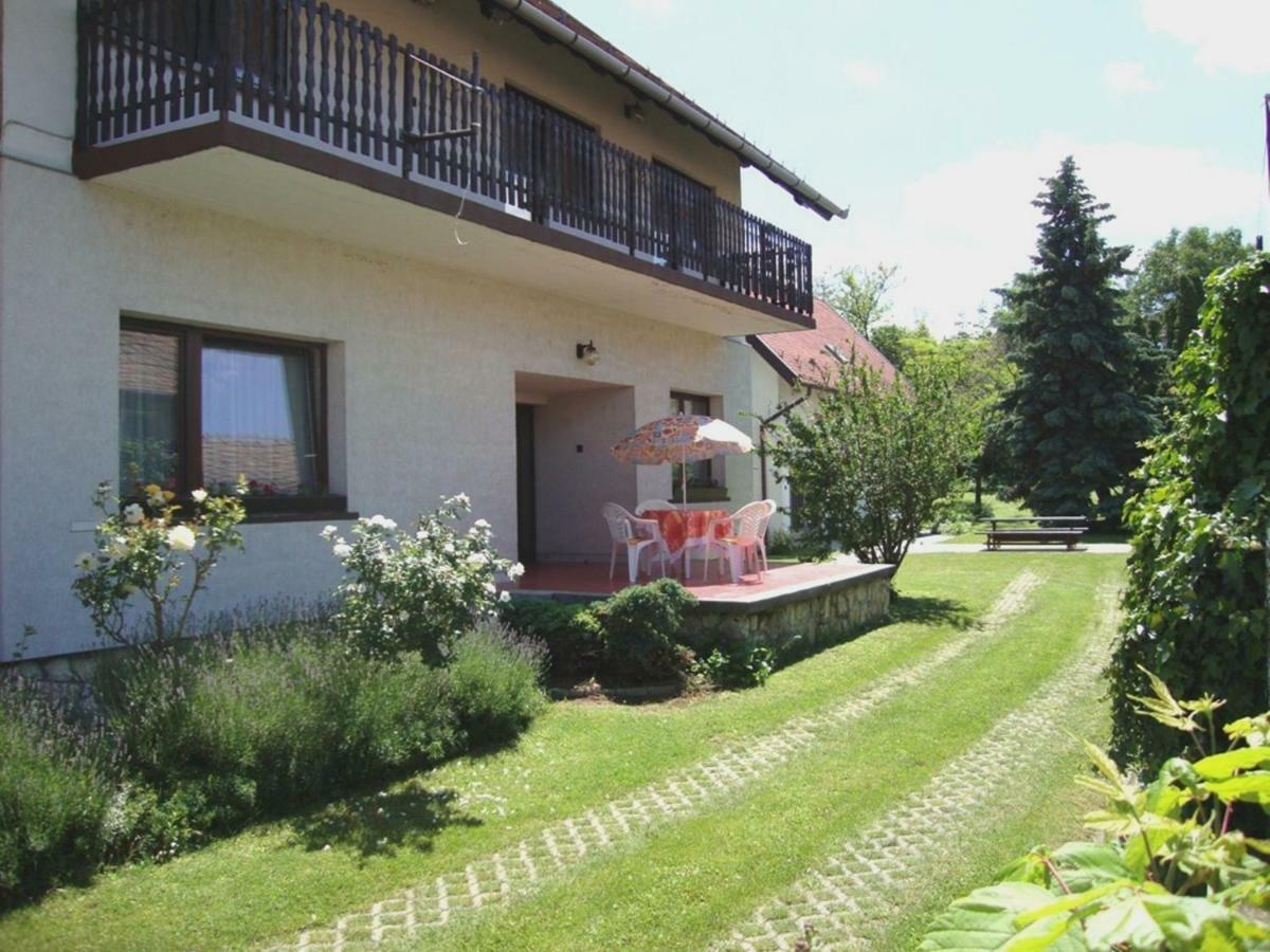 Appartement Gyöngyvirág Vendégház à Balatonboglár Extérieur photo